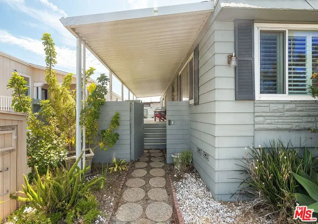 Photo 3 of Manufactured home for sale at 29500 Heathercliff Rd #9, Malibu, CA 90265 | MLS# 26862891 | Listing updated on 2026-10-05