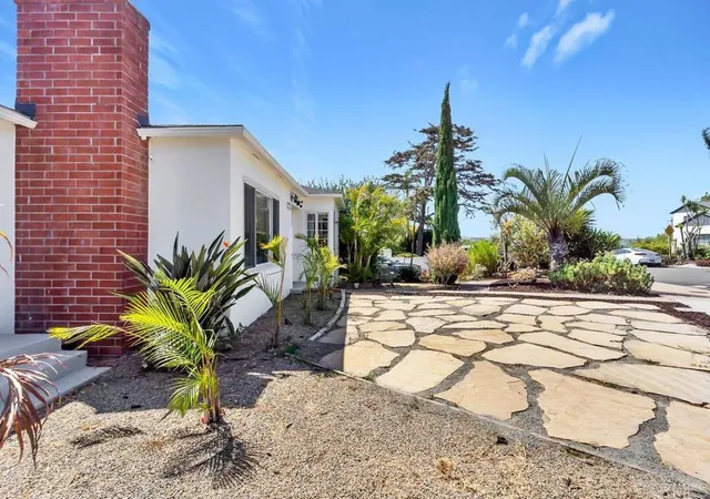 Photo 4 of Single family home for sale at 3765 Elliott St, San Diego, CA 92106 | MLS# PTP2605716 | Listing updated on 2026-08-04