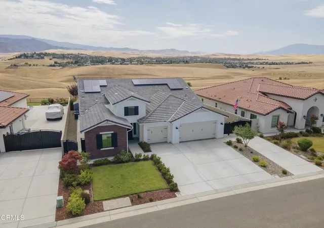 1st image of 6909 Aquamarine Dr, Bakersfield, CA 93306 | MLS# V1-37873