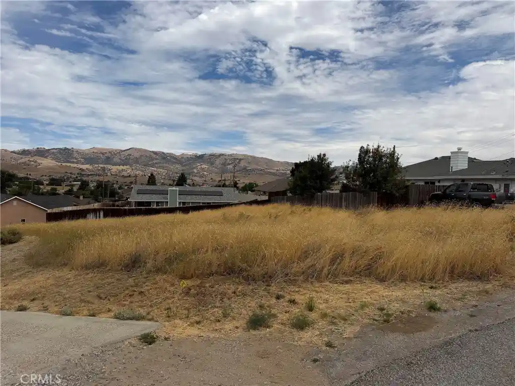 Photo 1 of Land for sale at 21105 Hillcrest Ct, Tehachapi, CA 93561 | MLS# IG26159230 | Listing updated on 2026-08-26