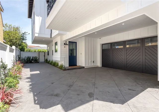 Photo 3 of Condo for sale at 2303 Marshallfield Ln #B, Redondo Beach, CA 90278 | MLS# SB26164946 | Listing updated on 2026-10-11