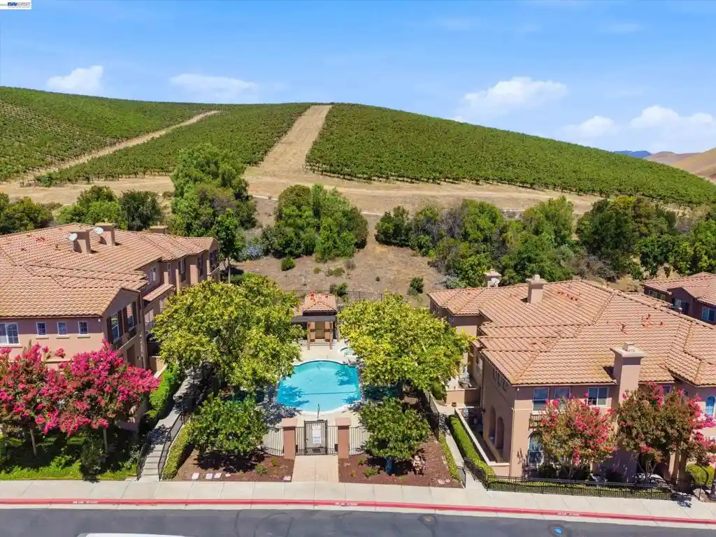 Listing Photo 1 - Condo for sale in 24 Meritage Cmn located at 24 Meritage Cmn, Livermore, CA 94551 - Unit #1403
