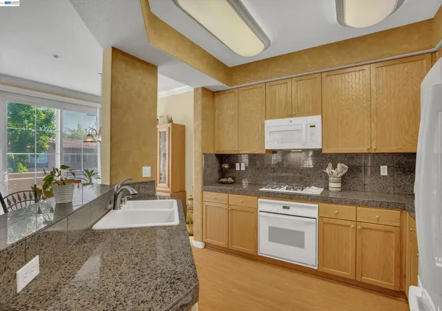 Listing Photo 3 - Condo for sale in building located at 24 Meritage Cmn, Livermore, CA 94551 - Unit #1403
