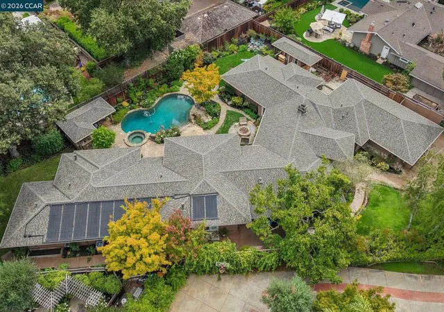 Photo 2 of Single family home for sale at 144 Irongate Ct, Alamo, CA 94507 | MLS# 41143203 | Listing updated on 2026-10-07