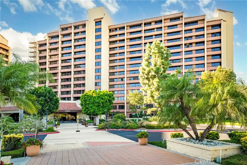Listing Photo 1 - Condo for sale in 24055 Paseo Del Lago located at 24055 Paseo Del Lago, Laguna Woods, CA 92637 - Unit #608