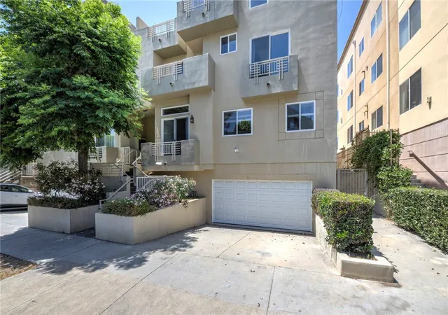 Photo 2 of Condo for sale at 2125 S Bentley Ave #101, Los Angeles, CA 90025 | MLS# AR26165486 | Listing updated on 2026-10-04