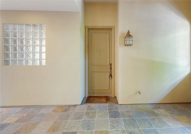 Photo 3 of Condo for sale at 2125 S Bentley Ave #101, Los Angeles, CA 90025 | MLS# AR26165486 | Listing updated on 2026-10-04