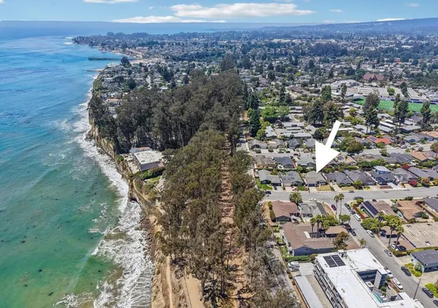 Photo 4 of Sale Pending at 109 Cabrillo St, Capitola, CA 95010 | MLS# ML82055529 | Listing updated on 2026-10-07