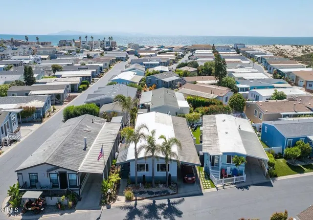 2nd image of 5540 W 5th St #111, Oxnard, CA 93035 | MLS# V1-37884