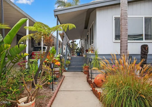 3rd image of 5540 W 5Th St #111, Oxnard, CA 93035 | MLS# V1-37884