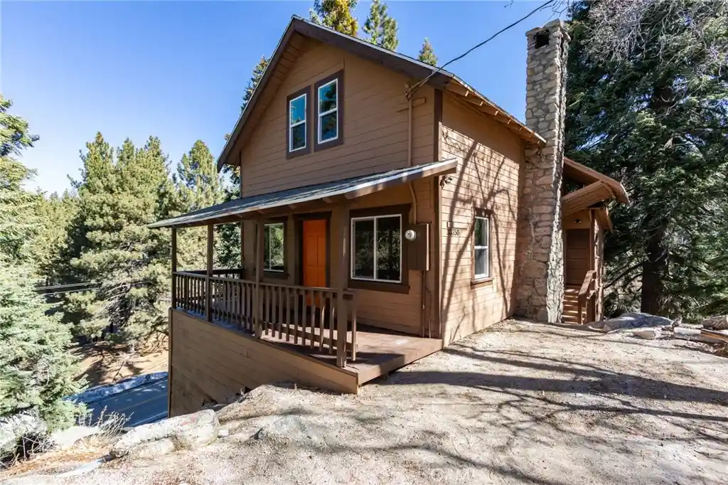 Photo 1 of Single family home for sale at 33350 Robin Dr, Green Valley Lake, CA 92341 | MLS# IG26165662 | Listing updated on 2026-10-12