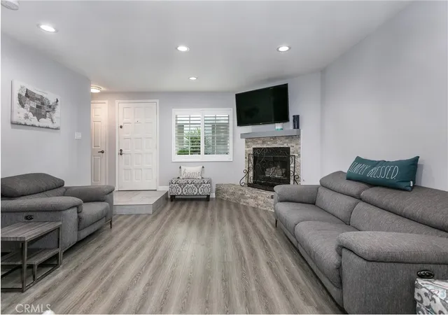 Listing Photo 2 - Condo for sale in building located at 618 N Howard St, Glendale, CA 91206 - Unit #128