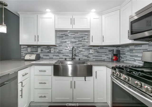 Listing Photo 5 - Condo for sale in building located at 618 N Howard St, Glendale, CA 91206 - Unit #128