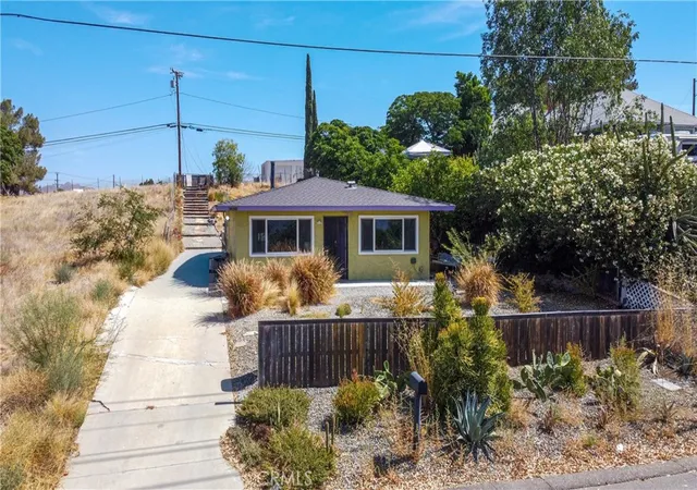 Photo 1 of Single family home for sale at 1005 W Sumner, Lake Elsinore, CA 92530 | MLS# IG26165764 | Listing updated on 2026-10-01