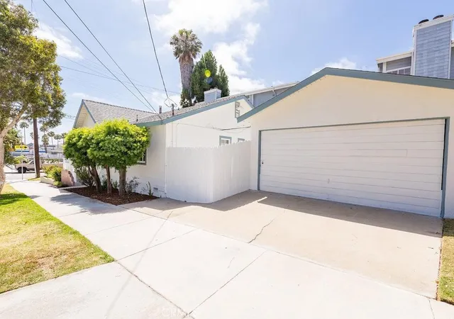 Photo 3 of Multi family home for sale at 601 Carnelian, Redondo Beach, CA 90277 | MLS# SB26165558 | Listing updated on 2026-09-11