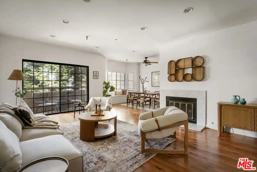 Listing Photo 1 - Condo for sale in 14630 Dickens St located at 14630 Dickens St, Sherman Oaks, CA 91403 - Unit #202