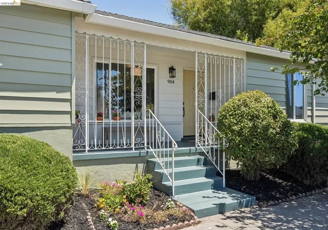 Photo 3 of Single family home for sale at 904 Wilson Ave, Richmond, CA 94805 | MLS# 41143279 | Listing updated on 2026-10-09