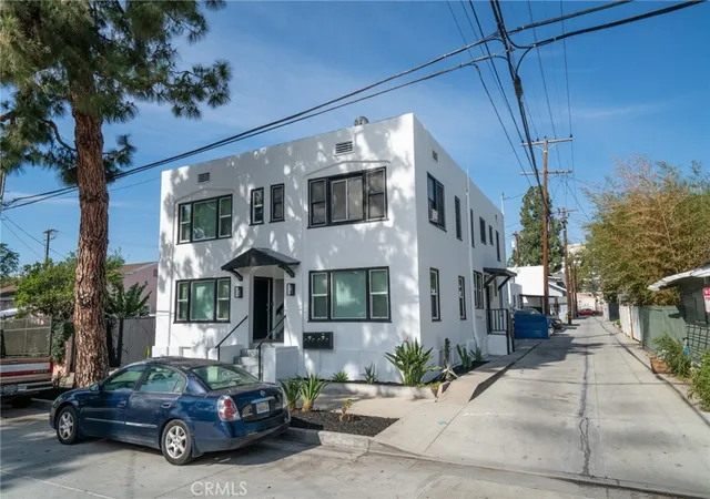 Listing Photo 2 - Condo for sale in building located at 415 W Pine, Santa Ana, CA 92701