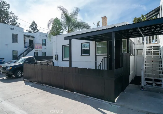 Listing Photo 5 - Condo for sale in building located at 415 W Pine, Santa Ana, CA 92701