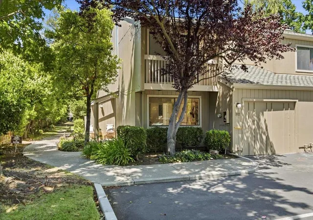 3rd image of 392 N Whisman Rd, Mountain View, CA 94043 | MLS# ML82052335