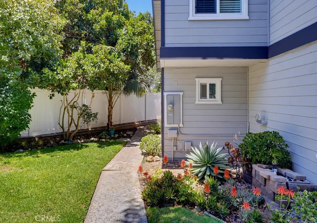 Photo 3 of Townhouse for sale at 1118 Sandi Ln, Costa Mesa, CA 92627 | MLS# PW26162769 | Listing updated on 2026-10-27