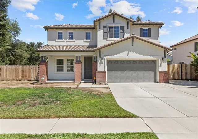 Photo 2 of Single family home for sale at 3320 W Glendale, Visalia, CA 93291 | MLS# NS26165771 | Listing updated on 2026-10-01