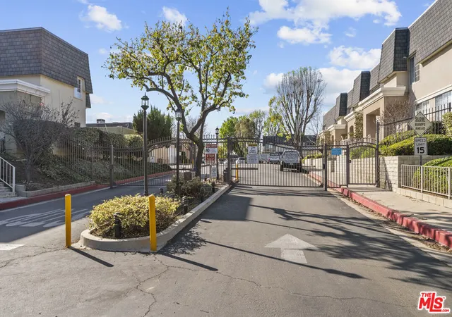 33rd image of 19124 Hamlin St #4, Reseda, CA 91335 | MLS# 26866285