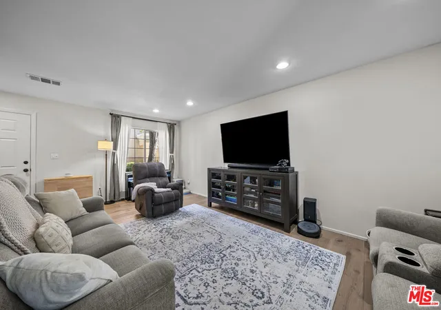 4th image of 19124 Hamlin St #4, Reseda, CA 91335 | MLS# 26866285