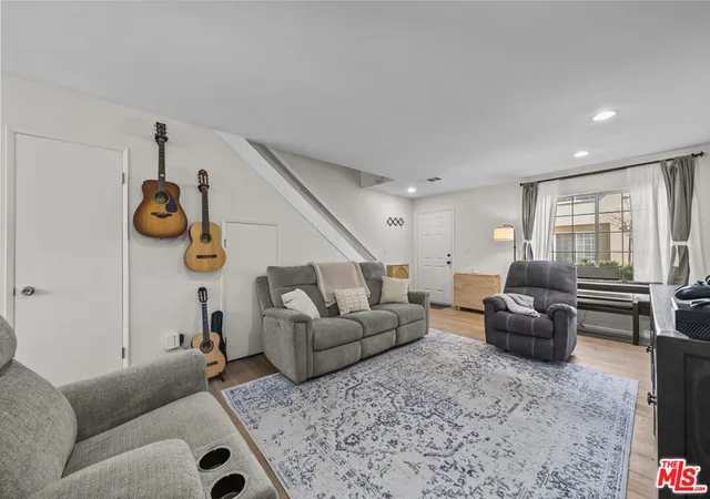 5th image of 19124 Hamlin St #4, Reseda, CA 91335 | MLS# 26866285