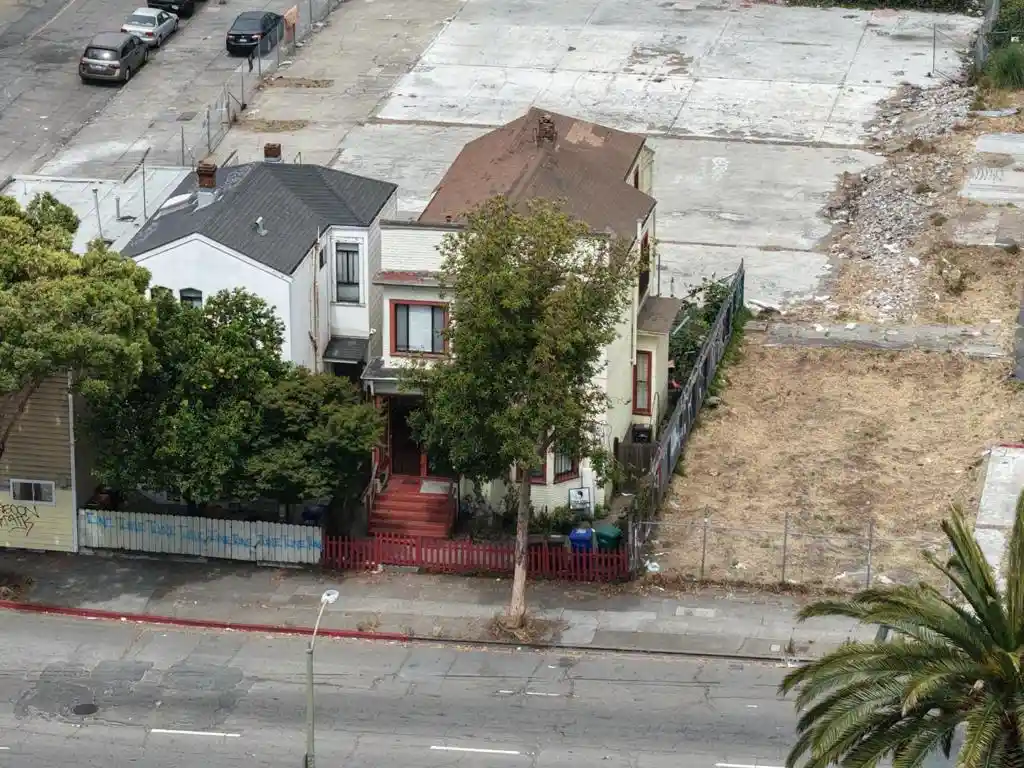Photo 1 of Multi family home for sale at 611 Harrison St, Oakland, CA 94607 | MLS# ML82056018 | Listing updated on 2026-10-19