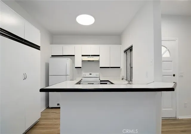 Listing Photo 5 - Condo for sale in building located at 2474 Pleasant Wy, Thousand Oaks, CA 91362 - Unit #K