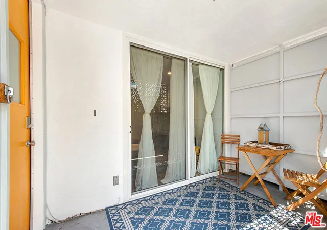 3rd image of 141 W Hillcrest Blvd #2, Inglewood, CA 90301 | MLS# 26849823