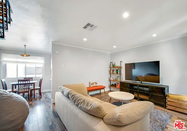 4th image of 141 W Hillcrest Blvd #2, Inglewood, CA 90301 | MLS# 26849823