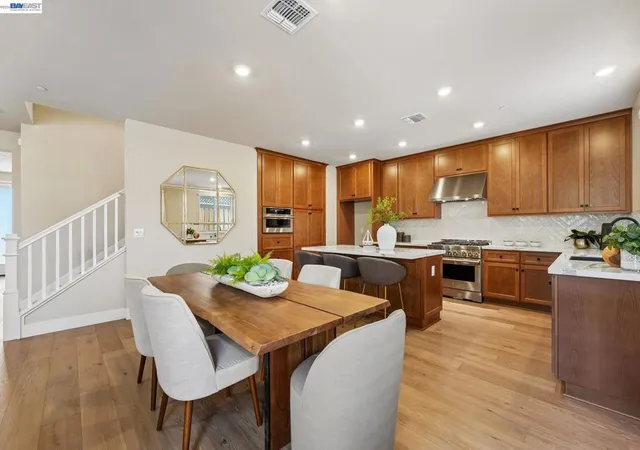 Photo 2 of Sale Pending at 802 Abigail, Walnut Creek, CA 94598 | MLS# 41143351 | Listing updated on 2026-09-29