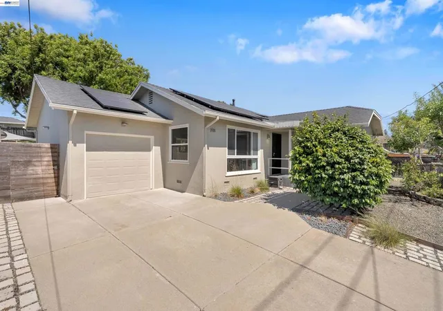 Photo 2 of Single family home for sale at 2518 Tara Hills Dr, San Pablo, CA 94806 | MLS# 41143357 | Listing updated on 2026-09-10