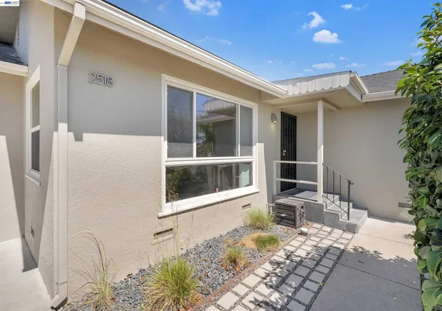 Photo 3 of Single family home for sale at 2518 Tara Hills Dr, San Pablo, CA 94806 | MLS# 41143357 | Listing updated on 2026-09-10