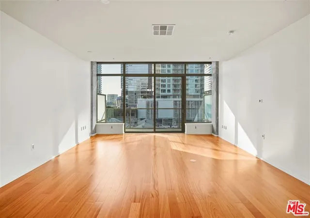 Photo 3 of Condo for sale at 1155 S Grand Ave #516, Los Angeles, CA 90015 | MLS# 26866389 | Listing updated on 2026-10-09