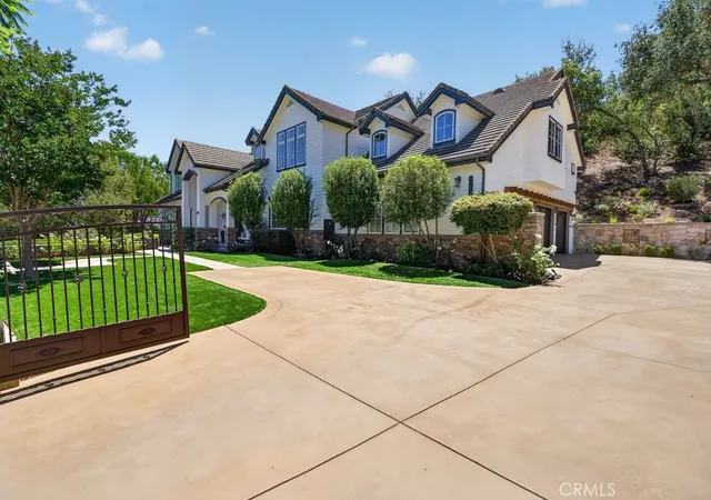 Photo 3 of Mansion for sale at 30832 Via Vista, Trabuco Canyon, CA 92679 | MLS# OC26164294 | Listing updated on 2026-10-08