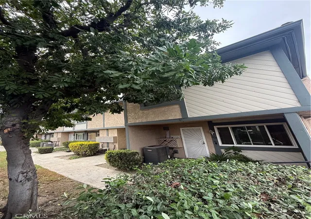 Photo 3 of Single family home for sale at 529 West 9th, Upland, CA 91786 | MLS# DW26166692 | Listing updated on 2026-10-11