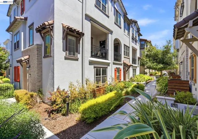 Photo 3 of Sale Pending at 332 Harcot Ter, Sunnyvale, CA 94085 | MLS# 41143387 | Listing updated on 2026-09-04