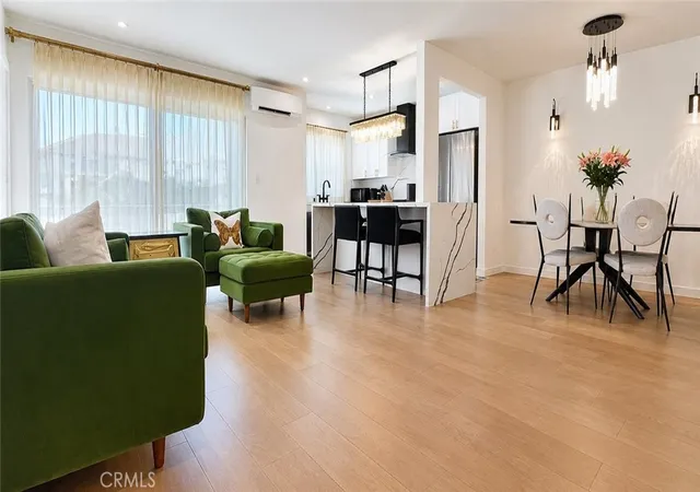 Listing Photo 2 - Condo for sale in building located at 1233 N Laurel, West Hollywood, CA 90046 - Unit #211