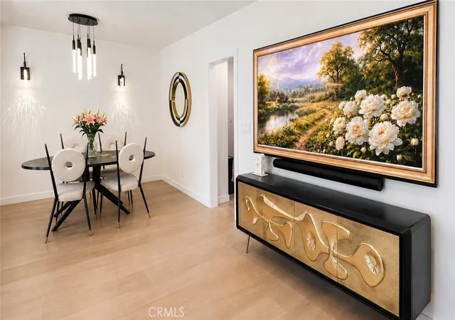 Listing Photo 4 - Condo for sale in building located at 1233 N Laurel, West Hollywood, CA 90046 - Unit #211