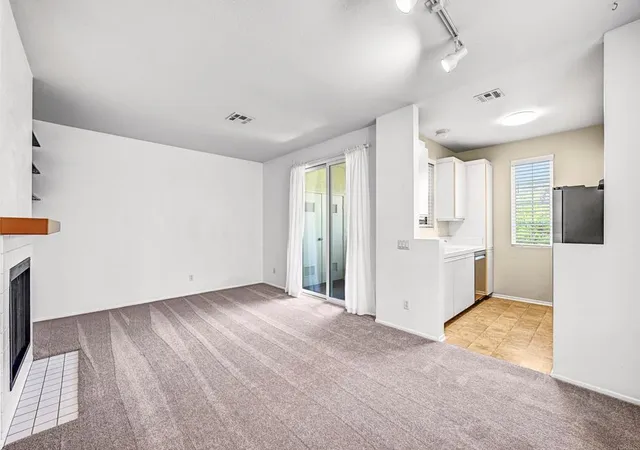 3rd image of 10915 Sabre Hill Dr #364, San Diego, CA 92128 | MLS# NDP2607182