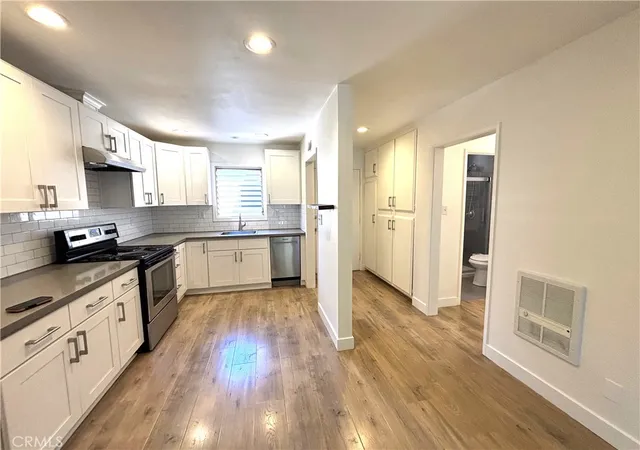 Listing Photo 5 - Condo for sale in building located at 1030 W Macarthur Blvd, Santa Ana, CA 92707 - Unit #38