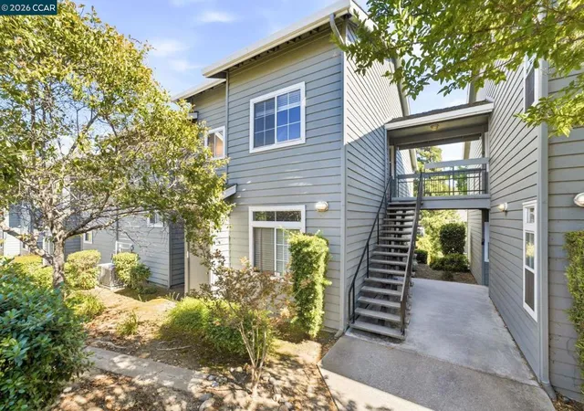 Listing Photo 2 - Condo for sale in building located at 7650 Cyn Mdws Cir, Pleasanton, CA 94588 - Unit #F