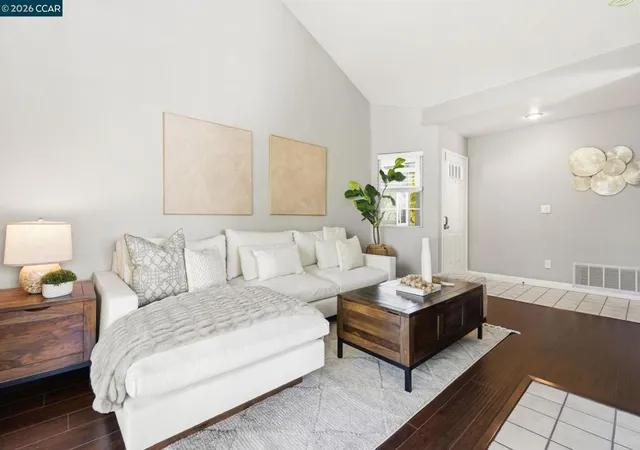 Listing Photo 4 - Condo for sale in building located at 7650 Cyn Mdws Cir, Pleasanton, CA 94588 - Unit #F