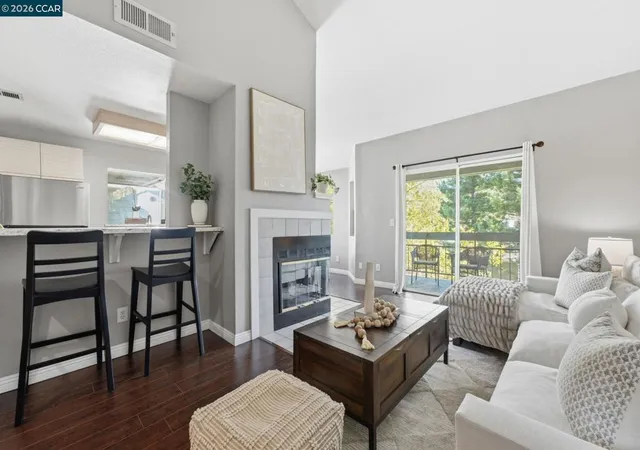 Listing Photo 5 - Condo for sale in building located at 7650 Cyn Mdws Cir, Pleasanton, CA 94588 - Unit #F