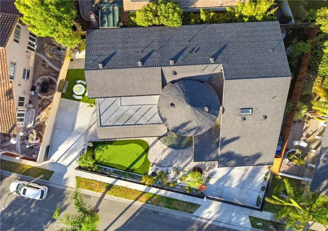 Photo 4 of Single family home for sale at 16572 Carousel, Huntington Beach, CA 92649 | MLS# OC26166984 | Listing updated on 2026-10-02
