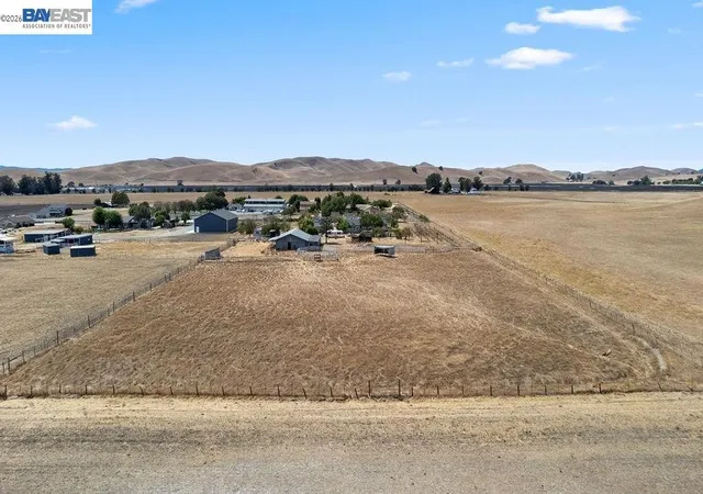 Photo 3 of Single family home for sale at 4767 Bel Roma Rd, Livermore, CA 94551 | MLS# 41143452 | Listing updated on 2026-09-16