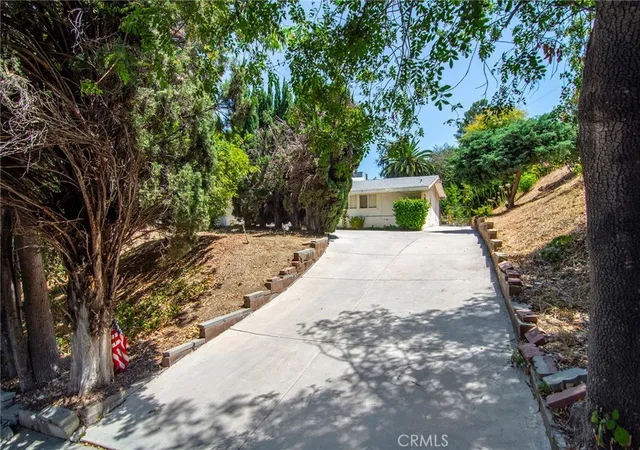 Photo 2 of Sale Pending at 5614 Oso Ave, Woodland Hills, CA 91367 | MLS# SR26166789 | Listing updated on 2026-09-24